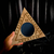 Triângulo SATANÁS | 21 cm | Dourado na internet