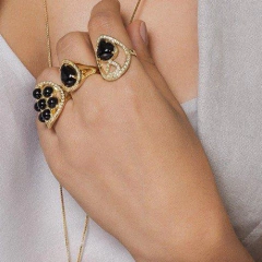 ANEL CRAVEJADO DE MINI ZIRCONIAS COM 7 PEDRAS NATURAIS DE AGATHA NEGRA - loja online