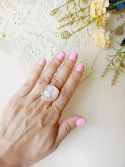 ANEL QUADRADO AJUSTÁVEL BANHO OURO 18K PEDRA NATURAL QUARTZO ROSA