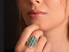 ANEL CRAVEJADO DE MINI ZIRCONIAS COM 7 PEDRAS NATURAIS DE AGATHA AZUL CÉU - comprar online