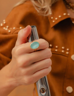 ANEL AJUSTÁVEL OVAL EM CRISTAL