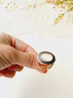 ANEL COM APLICAÇÕES DE RÓDIO NEGRO PEDRA NATURAL CRISTAL DE ROCHA - Cordão de Luz Joias Finas