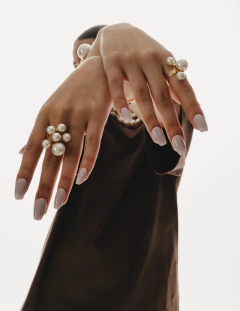 ANEL AJUSTÁVEL ESTRUTURADO EM PEROLAS - loja online