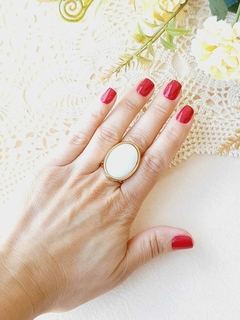 ANEL OVAL AJUSTÁVEL CONCHA NATURAL MADREPEROLA - loja online