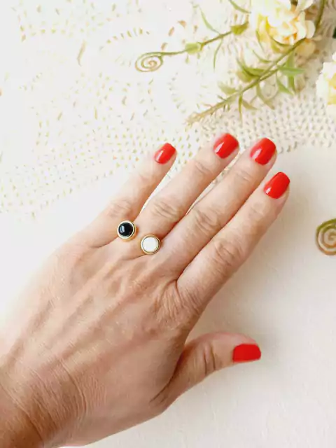 ANEL AJUSTÁVEL DUPLA PEDRA NATURAL ONIX E MADREPEROLA