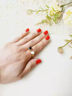 ANEL AJUSTÁVEL DUPLA PEDRA NATURAL ONIX E MADREPEROLA - loja online