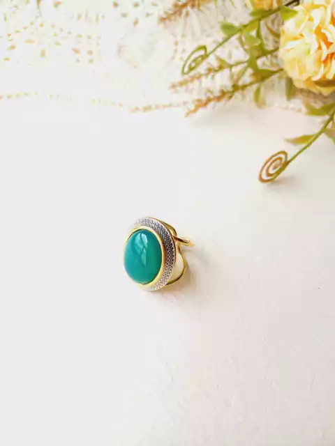 ANEL OVAL AJUSTÁVEL COM APLICAÇÕES DE RODIO BRANCO PEDRA NATURAL AGATHA VERDE
