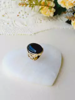 ANEL OVAL COM PEDRA NATURAL ONIX - Cordão de Luz Joias Finas