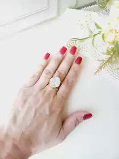 ANEL REDONDO COM PEDRA NATURAL CRISTAL DE ROCHA - Cordão de Luz Joias Finas