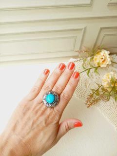 ANEL REDONDO AJUSTÁVEL MÉDIO COM HOWLITA TURQUESA - comprar online