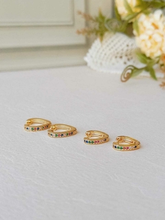 CONJUNTO DE ARGOLAS BANHO OURO 18K CRAVEJADO DE ZIRCONIAS COLORIDAS