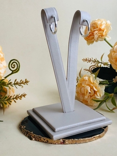 BRINCO DE ARGOLA MÉDIA LISA GROSSA EM PRATA 925 - comprar online
