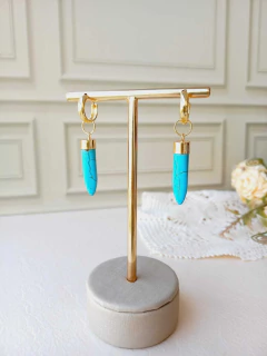 BRINCO ARGOLA PINGENTE REMOVÍVEL DENTE DE SABRE HOWLITA TURQUESA