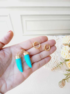 BRINCO ARGOLA PINGENTE REMOVÍVEL DENTE DE SABRE HOWLITA TURQUESA - Cordão de Luz Joias Finas