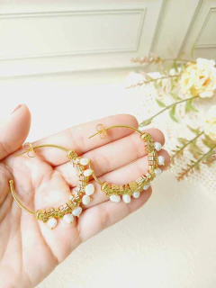 BRINCO ARGOLAS COM PÉROLAS DE ÁGUA DOCE na internet