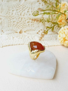ANEL OVAL COM PEDRA NATURAL AGATHA VERMELHA FACETADA - comprar online
