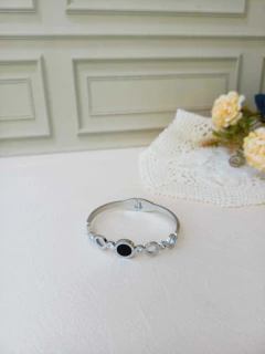 Imagem do BRACELETE EM AÇO INOX COM A PEDRA NATURAL ONIX