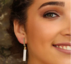 BRINCO BANHO OURO 18K COM APLICAÇÃO DE RODIO NEGRO PEDRA NATURAL SELENITA - Cordão de Luz Joias Finas