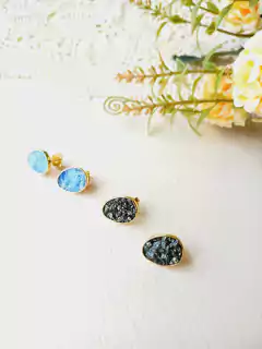 BRINCO ORGANICO PEDRA NATURAL CIANITA - loja online