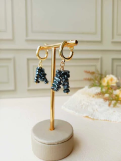 BRINCO ARGOLA CACHO COM CASCALHOS DE HEMATITA METALIZADA - loja online