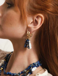 BRINCO ARGOLAS CACHO COM CASCALHOS DE PEDRA NATURAL LAPIS LAZULI na internet