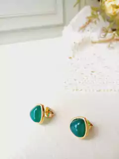 BRINCO GOTA COM PEDRA NATURAL AGATHA VERDE