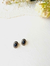 BRINCO MINI FOLHEADO A OURO 18K E RÓDIO NEGRO COM PEDRA NATURAL AGATHA NEGRA