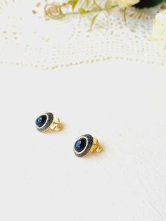 BRINCO MINI FOLHEADO A OURO 18K E RÓDIO NEGRO COM PEDRA NATURAL AGATHA NEGRA - Cordão de Luz Joias Finas