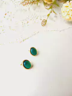 BRINCO OVAL COM PEDRA NATURAL AGATHA VERDE na internet