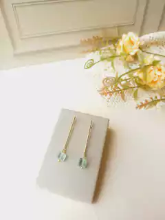 BRINCO PALITO COM PEDRA NATURAL CUBO AGUA MARINHA