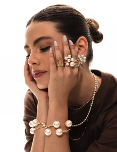 BRINCO MAX ESTRUTURADO EM PEROLAS na internet