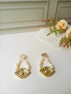 MAX BRINCO OLHO GREGO COM PÉROLAS DE ÁGUA DOCE