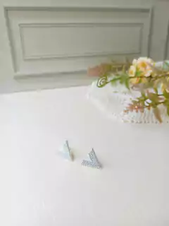BRINCO PRISMA GEOMETRICO MÉDIO CRAVEJADO DE ZIRCONIAS EM PRATA 925 - loja online