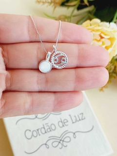COLAR PRATA 925 SIGNO DE CANCER COM PEDRA NATURAL MADREPEROLA - comprar online