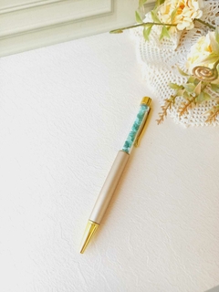 CANETA ESFEROGRAFICA BASE DOURADA COM PEDRA NATURAL - Cordão de Luz Joias Finas
