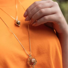 COLAR CHAMADOR DE ANJO E DIFUSOR AROMATICO ARVORE DA VIDA 7 PEDRAS NATURAIS - Cordão de Luz Joias Finas