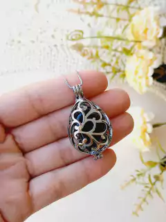 Imagem do COLAR DIFUSOR E CHAMADOR DE ANJO ARABESCO GOTA COM PEDRAS NATURAIS