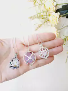 KIT COLAR COM 20 PEDRAS NATURAIS CHAMADOR DE ANJO E DIFUSOR AROMATICO EM PRATA 925 - comprar online