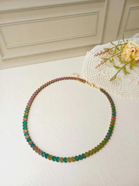 COLAR CHOKER CORAÇÃO DE HEMATITA ARCO ÍRIS - comprar online