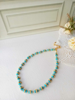 COLAR CHOKER DISCOS PEDRA NATURAL HOWLITA TURQUESA - comprar online
