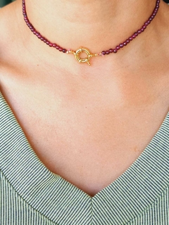 CHOKER ESFERAS POLIDAS COM PEDRA NATURAL GRANADA - Cordão de Luz Joias Finas