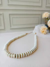 COLAR CHOKER DISCOS DE HEMATITA E HOWLITA BEGE