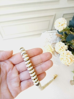 COLAR CHOKER DISCOS DE HEMATITA E HOWLITA BEGE na internet