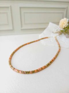 COLAR CHOKER DISCOS DE HOWLITA LARANJA COM HEMATITA - comprar online