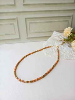 Imagem do COLAR CHOKER DISCOS DE HOWLITA LARANJA COM HEMATITA