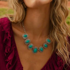 COLAR CHOKER EM ARABESCOS FINOS COM HOWLITA TURQUESA na internet