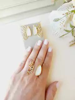 CONJUNTO BORBOLETA CONCHA NATURAL NAUTILUS OU OPALA DO MAR