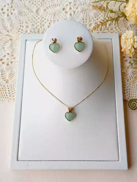 CONJUNTO CORAÇÃO COM A PEDRA NATURAL QUARTZO VERDE