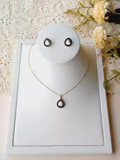 CONJUNTO ESMALTADO COM A PEDRA NATURAL HOWLITA BRANCA