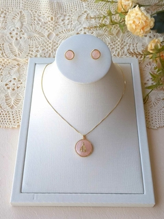 CONJUNTO NOSSA SENHORA COM PEDRA NATURAL QUARTZO ROSA